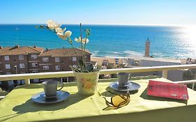 Bianca Seaview & Beach Apartment